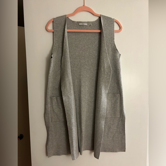 Dex Sleeveless Sweater - Picture 2 of 3